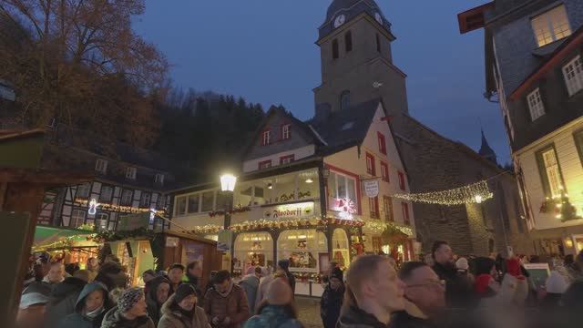 🇩🇪 Средневековая рождественская ярмарка в Моншау🎄 Сказочная ночная прогулка по Германии 4K смотреть онлайн