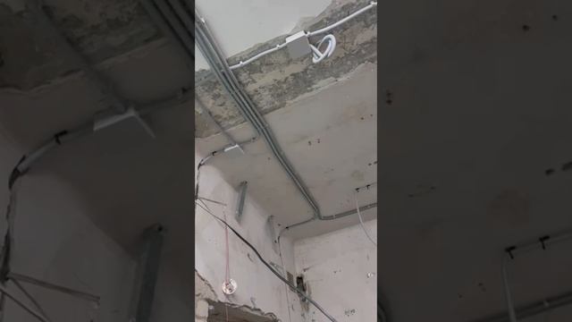 Делаем новую электропроводку в областной больнице, завершили первый этап.
Полное видео смотреть зде смотреть онлайн
