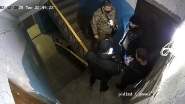 на Украине плохо закрытая дверь ведёт к могилизации. смотреть онлайн