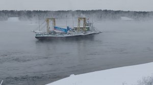 Мороз, ПАРОМ плохо ходит. Магазин как в городе.