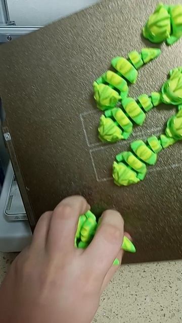 Зелено лимонные ящерки подвижные для брелков на 3Д принтере смотреть онлайн