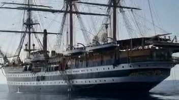 Прибытие в г.Скалея, Италия, бригантины "Санта Мария". Прадничная встреча команды ( архив 2021г.). смотреть онлайн