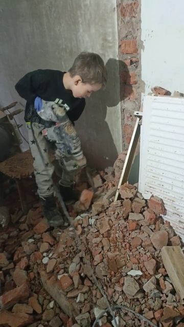 Юные строители