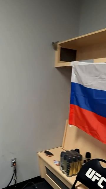 UFC: Ян vs Двалишвили. Атмосфера в раздевалке смотреть онлайн