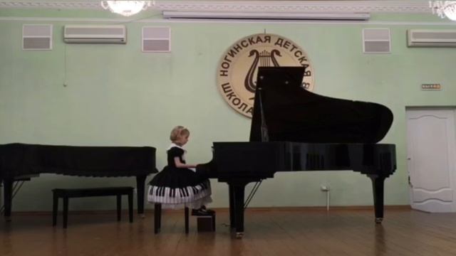 Николаева-Солдатенкова Анастасия, Р.Шуман "Сиротка" и "Смелый наездник"