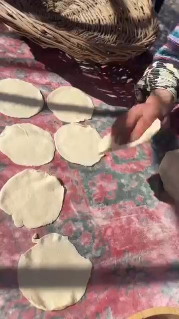 самса и плов приготовленный просто во дворе кишлака смотреть онлайн