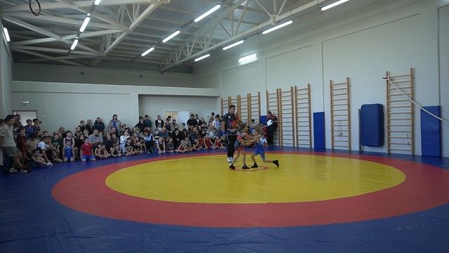 Упорный поединок самых юных борцов! Вес 22 кг.Косяченко Виктор(Армавир)-Денисов Иван(с.Кочубеевское)