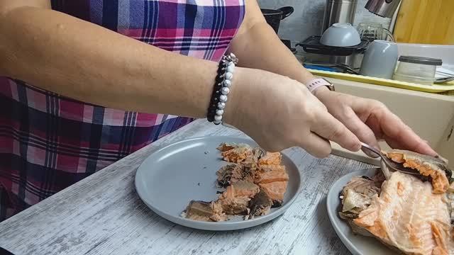 ГОТОВЛЮ РЫБНЫЙ СУП, ПАЛЬЧИКИ ОБЛИЖЕШЬ!!!ОБЕД С ВАМИ смотреть онлайн