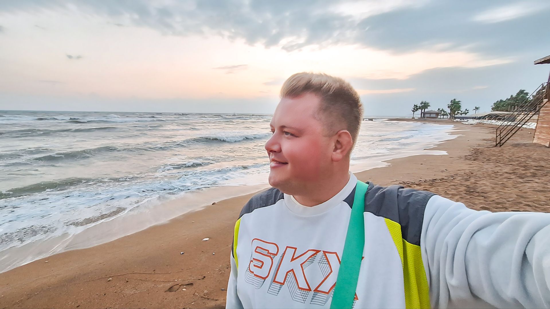 СБЕЖАЛ ОТ ДЕВЧОНОК ТЕРРИТОРИЯ ОТЕЛЯ EFTALIA OCEAN HOTEL 5* смотреть онлайн