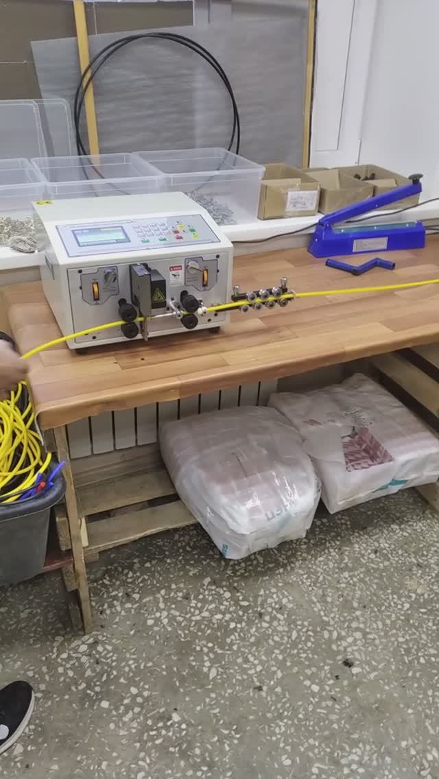 Тест станка по нарезке и зачистке провода Собираем цех по высоковольтным проводам зажигания смотреть онлайн