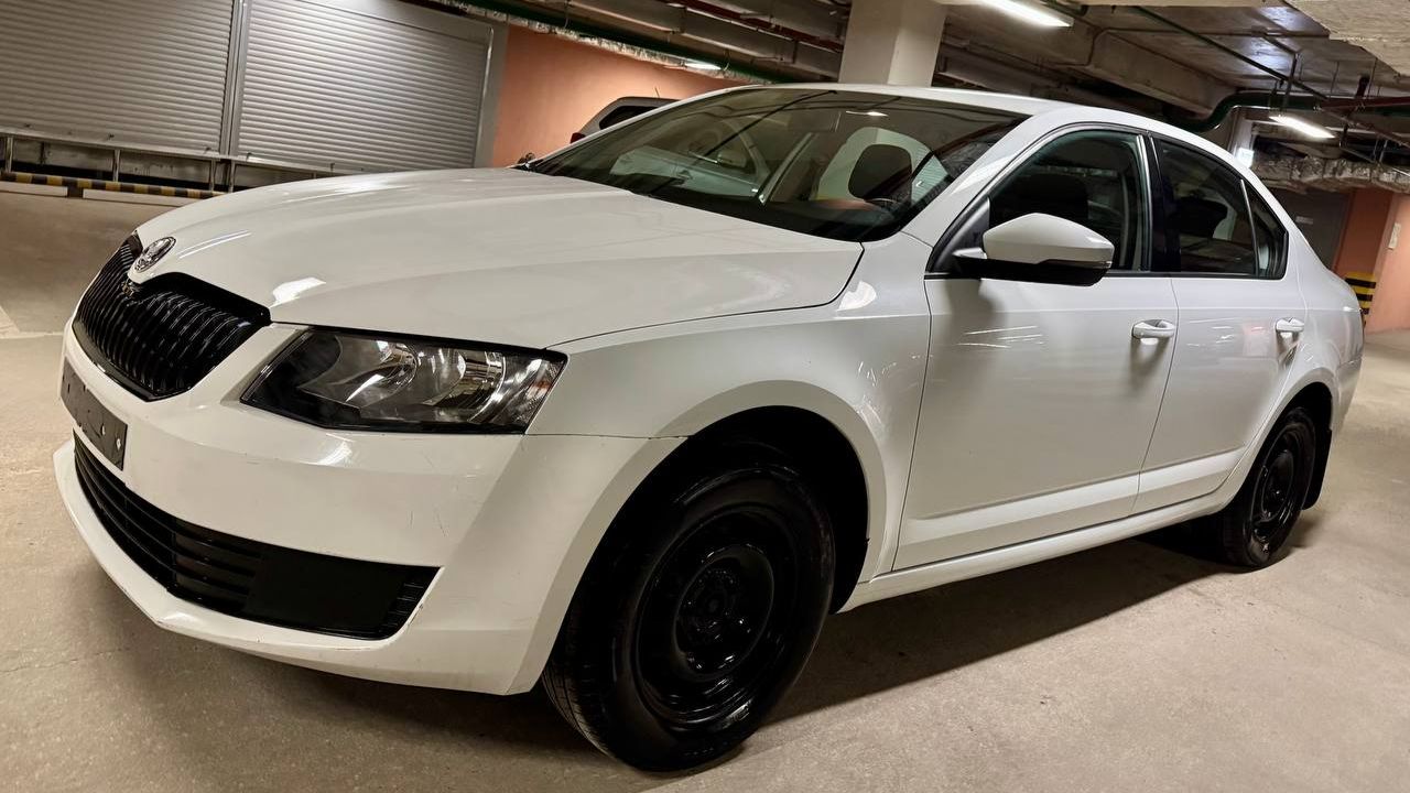 Skoda Octavia; 1.6 МT; 2016; Белый смотреть онлайн