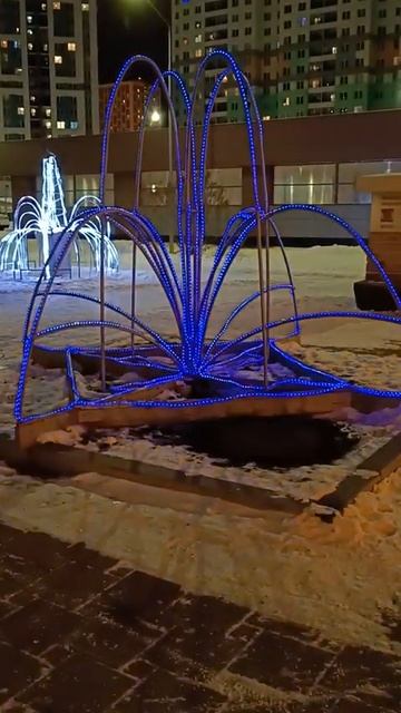 Новый год 2025 Екатеринбург. Украшения и ёлки в Академическом районе. Часть 5 Красивые фонтаны. смотреть онлайн