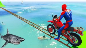 Человек-паук на мотоцикле падает в море к акулам ГТА 5