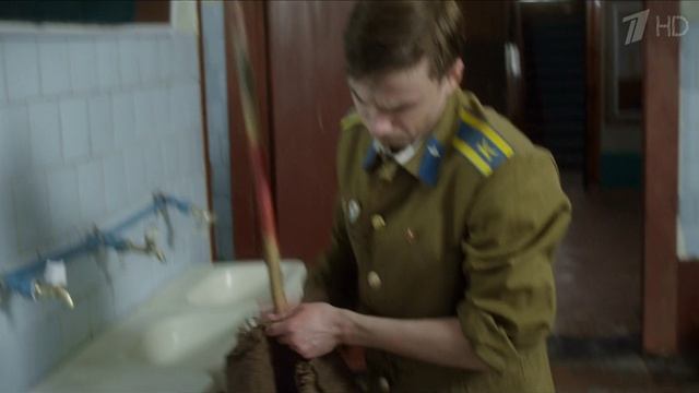 Обнимая небо. Котов избил старшину смотреть онлайн