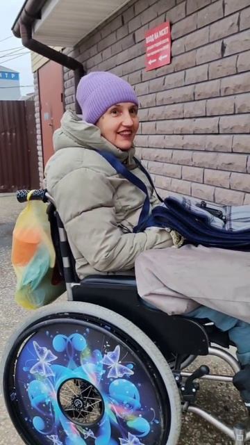 Мы едем в клинику на капельницу 🙏 Всё берём с собой: чай, бутерброды, конфетки, конечно же 🤗 плед смотреть онлайн