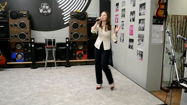 "Сыграем В Четыре Руки" поёт Варя Цыплакова