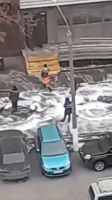 🤩Пенная вечеринка от коммунальщиков на Маршала Голованова🤩 смотреть онлайн