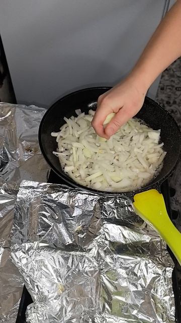 Кролик тушёный в сметане