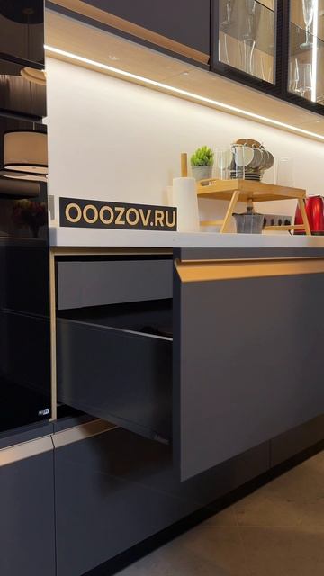 Стильная кухня AGT Supramat «Грифель» с фурнитурой Blum — комфорт и атмосфера для вашей мечты. смотреть онлайн