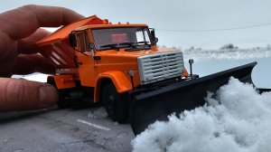 Снегоуборочная машина ЗИЛ 4333 КО 829 модель 1/43. Про машинки