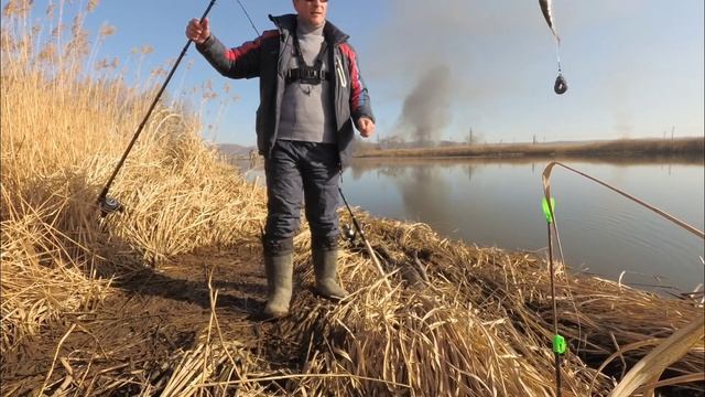 Осенняя РЫБАЛКА на речке МАИХА. КРАСНОПЁРКА. смотреть онлайн