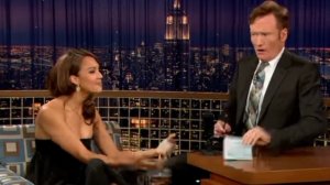 Джессика Альба посетила спа-салон для нудистов | «Поздний вечер с Конаном О’Брайеном»