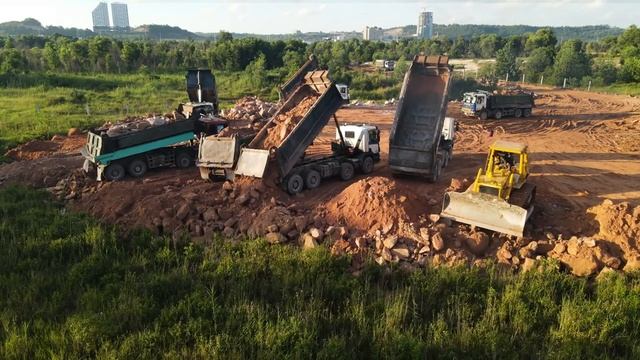 Part_4. Строительство дороги с использованием горного камня. Бульдозер толкает камни. смотреть онлайн