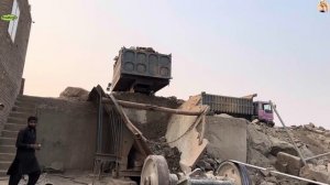 Строительство, дробление щебёнки