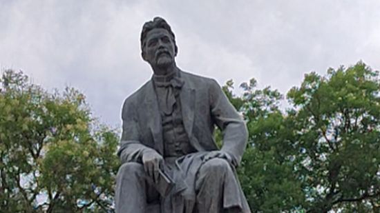 Памятник Антону Павловичу Чехову (Таганрог) смотреть онлайн