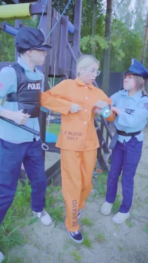 Меня официально назначили полицейским на 24 часа! Я окончил полицейскую академию!