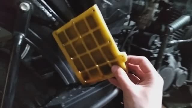 Замена воздушного фильтра на Bajaj Boxer | Обслуживание мотоцикла своими руками смотреть онлайн