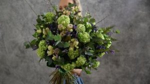Пышный букет с крупными цветами