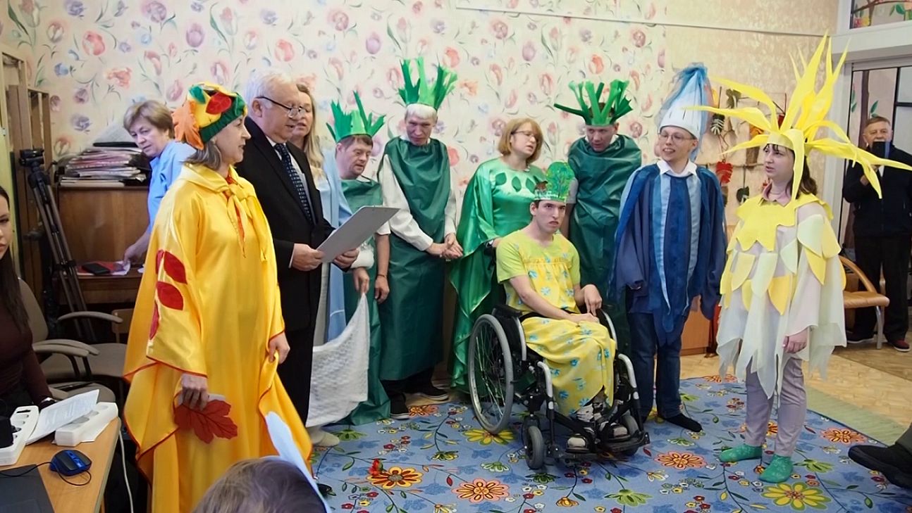 Центр адаптации детей-инвалидов в Новосибирске отметил день рождения смотреть онлайн