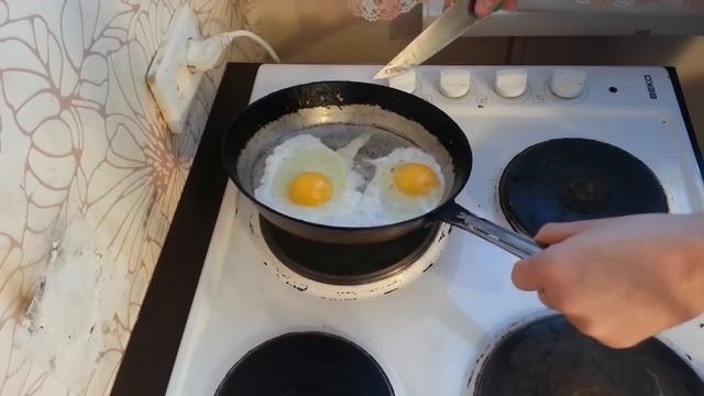 Как сделать вкусную яичницу. Рецепт от Ивана! смотреть онлайн