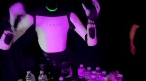 Tesla случайно раскрыла, что их роботами Optimus управляют дистанционно а не ИИ