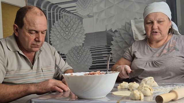 стряпаем манты из гусятины,Олег помогает смотреть онлайн