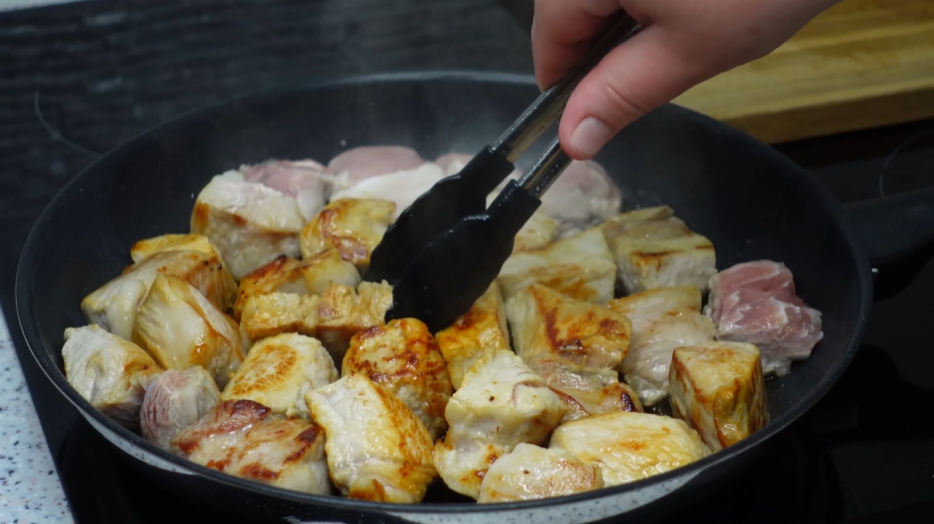 Сочное мясо вкуснее Шашлыка! Жареное мясо с луком на сковороде. смотреть онлайн