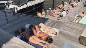 Прогулка по пляжу Копенгагена👙 Горячие датские девушки в бикини на пляже Харбор