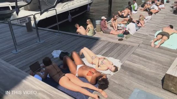 Прогулка по пляжу Копенгагена👙 Горячие датские девушки в бикини на пляже Харбор