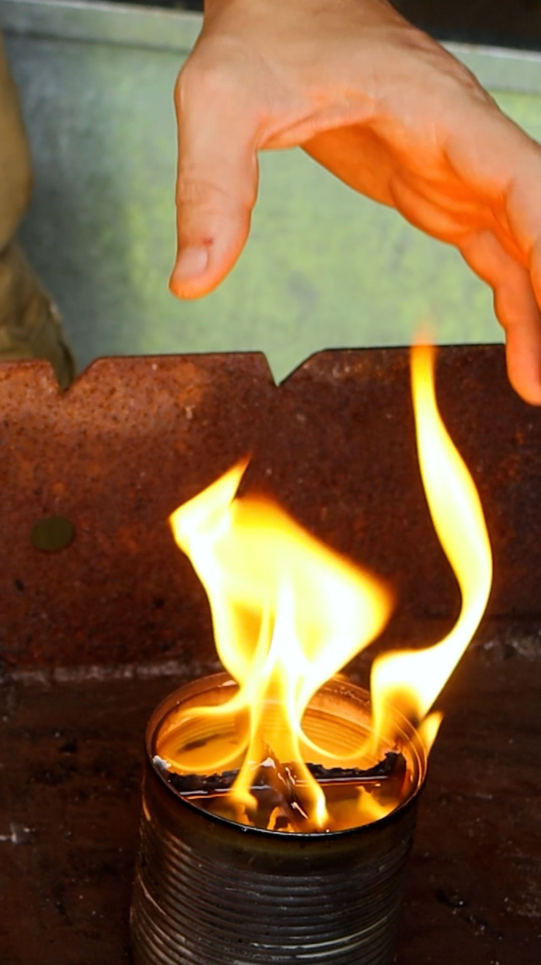 Сравнение двух свечей выживания из картона и парафина #SteinHouse #bushcraft #выживание #бушкрафт смотреть онлайн