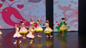 Катюша и коллектив танцуют Мурчача, день матери 2025