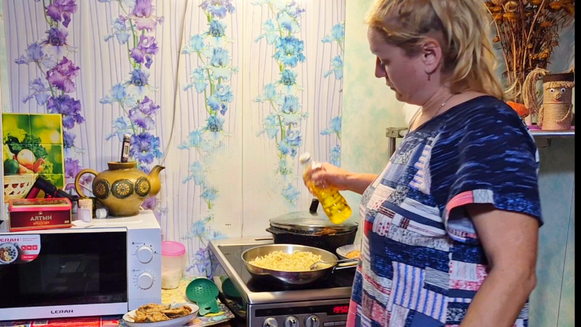 Простая семья в деревне,я торопилась грела ужин а он 🥹 пришёл с работы и....Слава богу нет муки смотреть онлайн