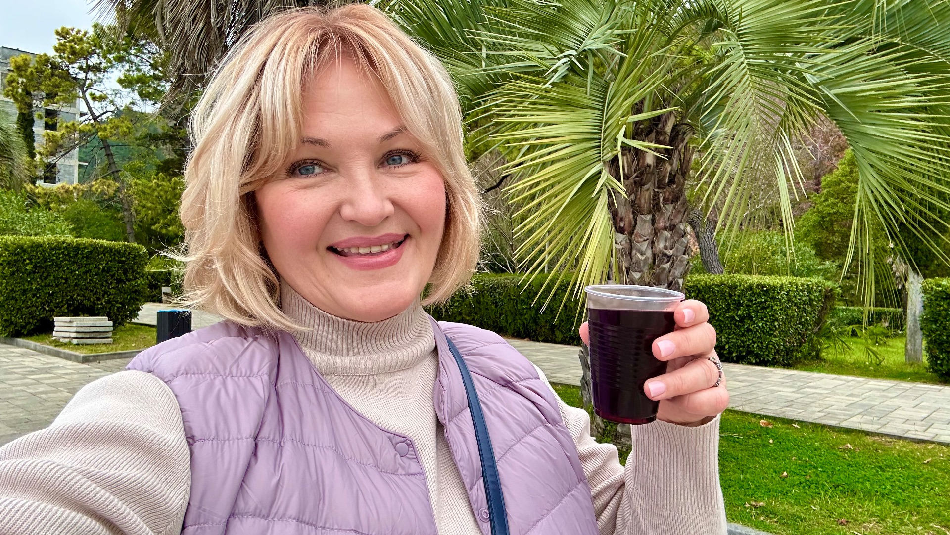 7 Декабря🌴Гагра Набережная .Приморский Парк. Вкусное вино 🍷 И хорошее настроение 😃🥰 смотреть онлайн