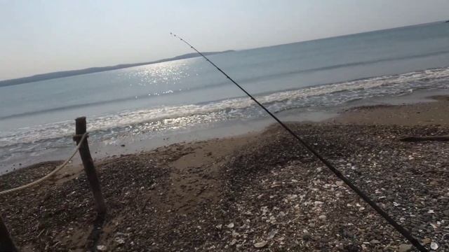 МОРСКАЯ РЫБАЛКА С БЕРЕГА / РЫБАЛКА НА ДОНКУ / ЛОВЛЯ КРАСНОПЕРКИ смотреть онлайн