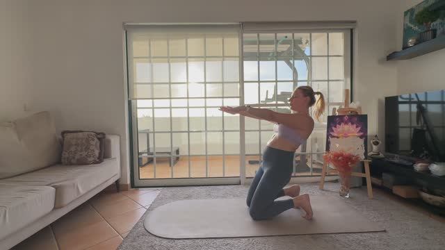 Йога-зарядка простые движения смотреть онлайн