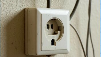 Устанавливаем электрическую новую розетку. смотреть онлайн