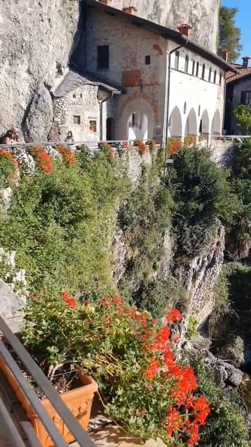 Монастырь Санта-Катерина-дель-Сассо, Италия смотреть онлайн