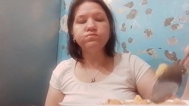 Мукбанг картоФельная запеканка/Очень захотелось помидорки😋 смотреть онлайн