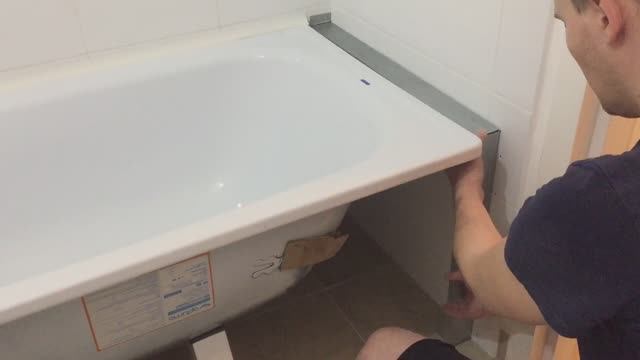 Как заделать зазор между ванной и стеной | Простой способ | Санузел в ЖК Большое Путилково смотреть онлайн