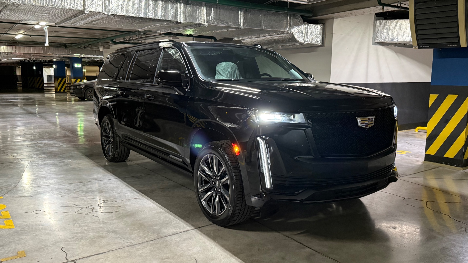 Cadillac Escalade ESV SPORT PLATINUM (Black-Auburn) смотреть онлайн